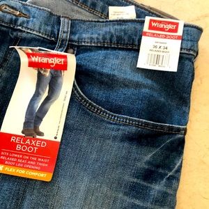 Wrangler Relaxed Boot Cut jeans